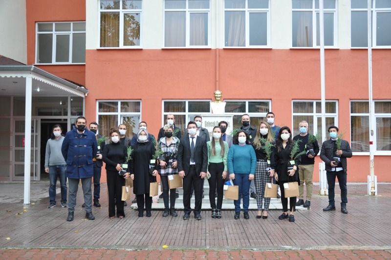 24 Kasım Öğretmenler Günü'nde Öğretmenlerimize Hediye Takdimi